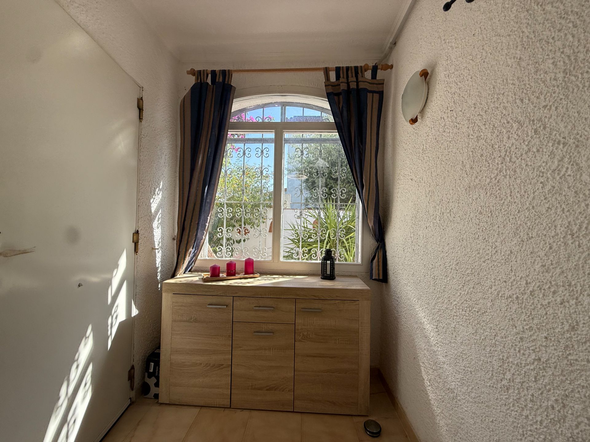 Chalet Independiente con Dos Viviendas - Oportunidad de Inversión en Zona de Playa - Image 10